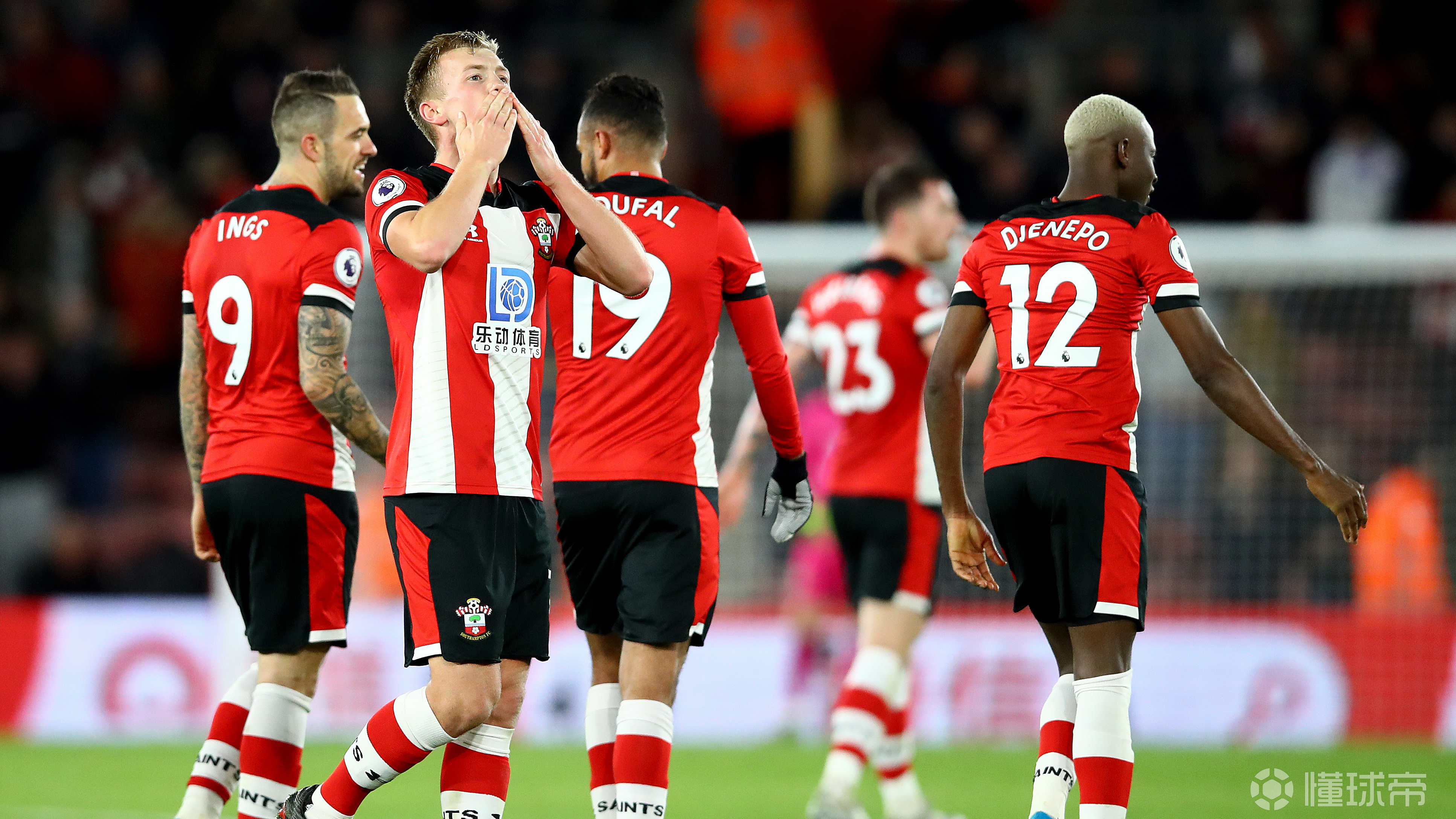 清晨瓦伦西亚队长鼓劲——英超节点到来,更衣室稳定,身体对抗强度拉满 清晨瓦伦西亚队长鼓劲——英超节点到来,更衣室稳定,身体对抗强度拉满